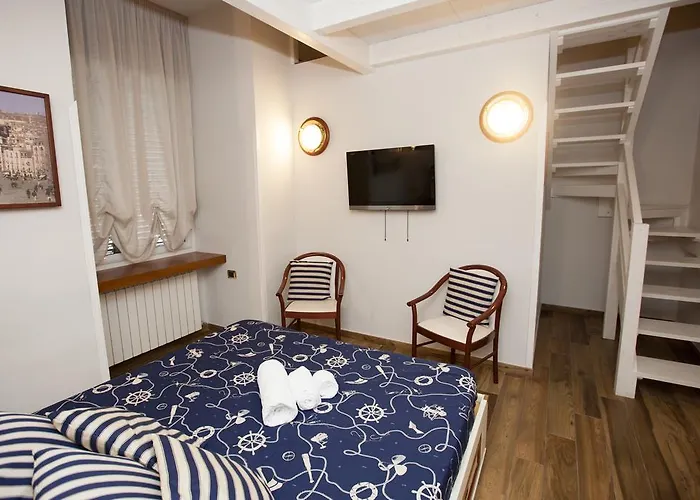 Ausonia Konukevi Napoli